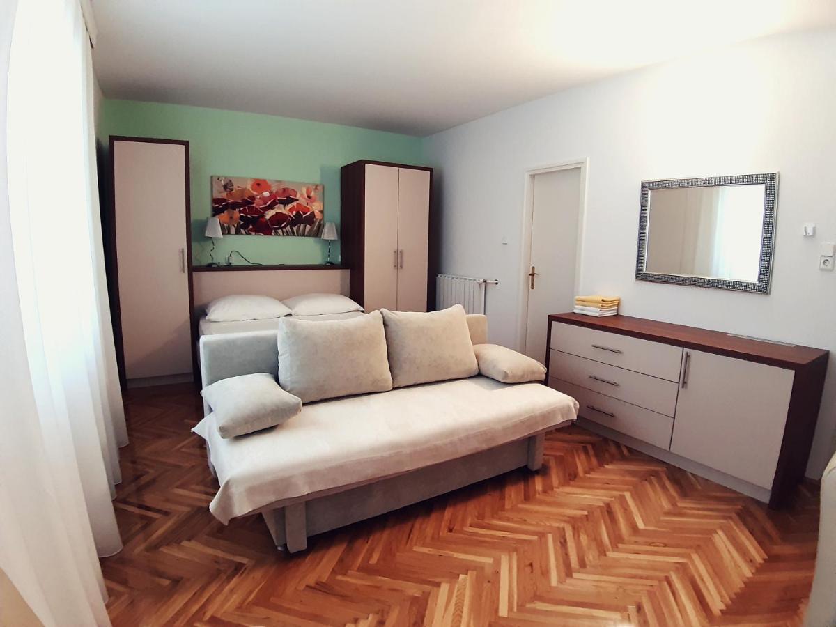 Bed and Breakfast F• R• I• E• N• D• S• Новаля Екстер'єр фото