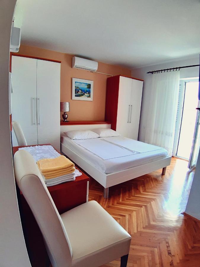 Bed and Breakfast F• R• I• E• N• D• S• Новаля Екстер'єр фото