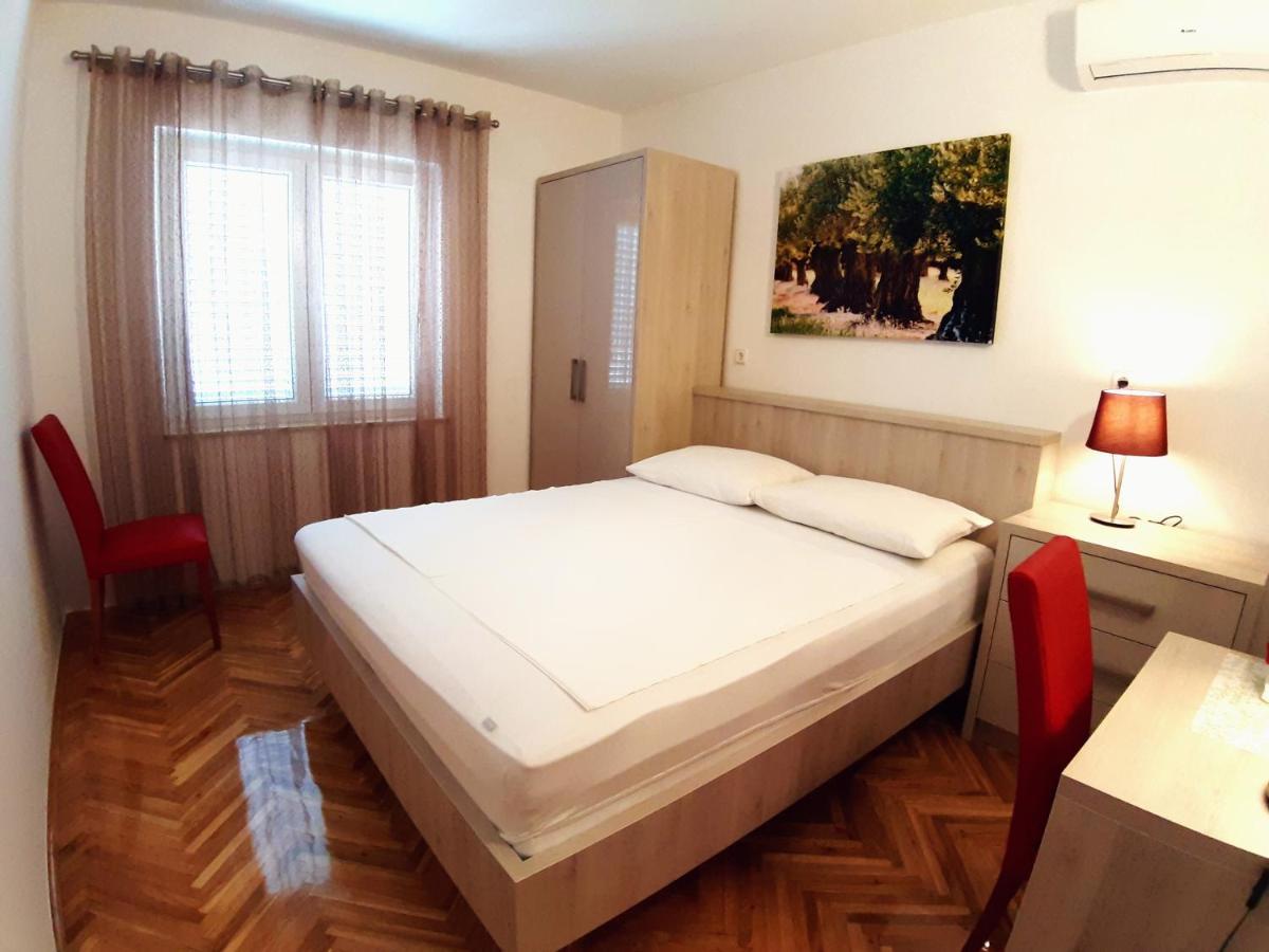 Bed and Breakfast F• R• I• E• N• D• S• Новаля Екстер'єр фото