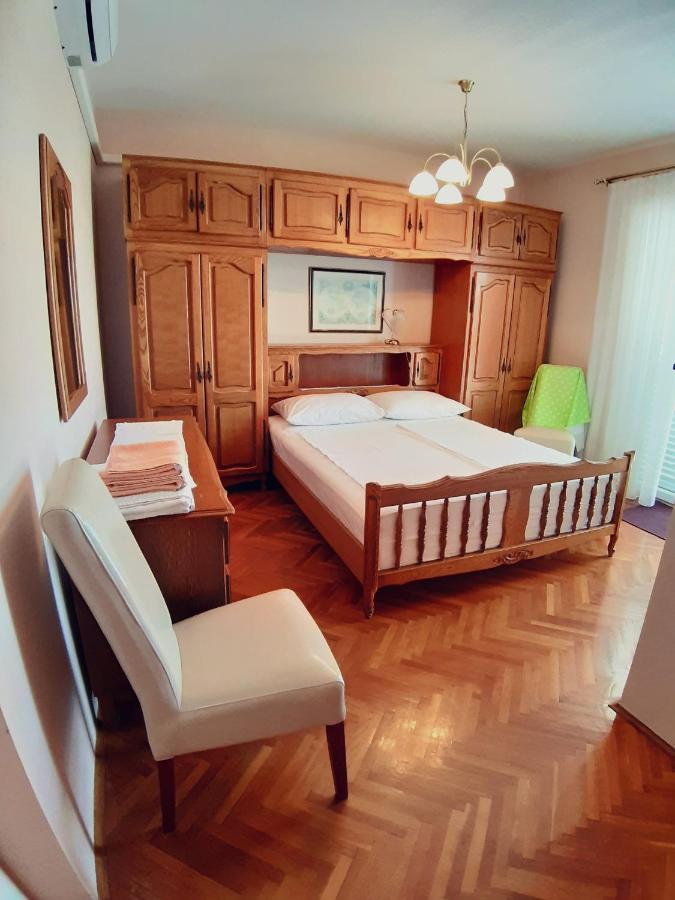 Bed and Breakfast F• R• I• E• N• D• S• Новаля Екстер'єр фото